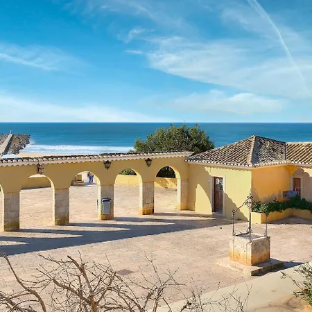 Appartement Stylish By Rocha Beach, Sleeps 5 Portimão