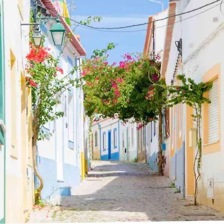 Stylish By Rocha Beach, Sleeps 5 * Portimão