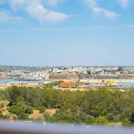 Beach & Pool Apt Steps From Praia Da Rocha