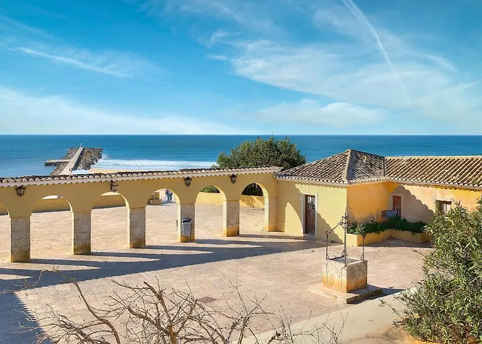 Daire Stylish By Rocha Beach, Sleeps 5 Portimão