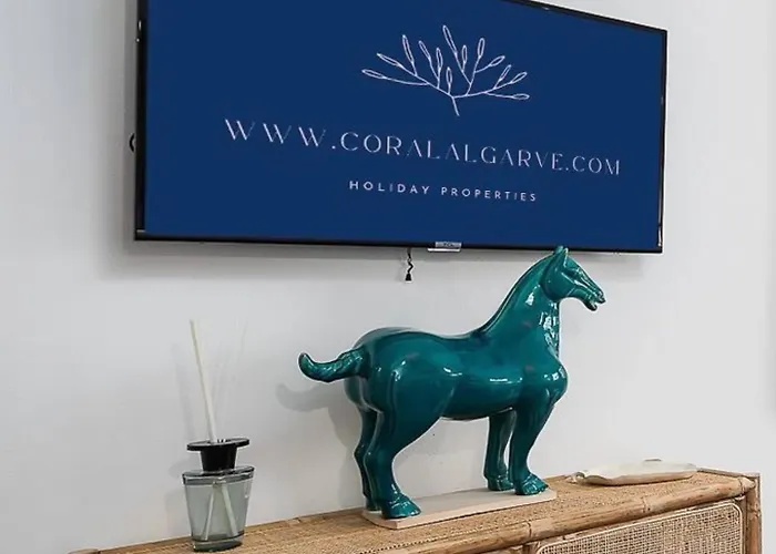 Stylish By Rocha Beach, Sleeps 5 * Portimão