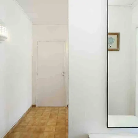 Stylish By Rocha Beach, Sleeps 5 * Portimão